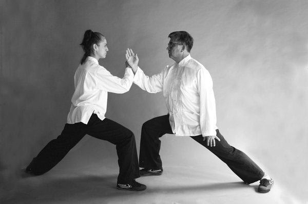Quels sont les bienfaits des exercices de tai chi pour l'équilibre et la souplesse des seniors?